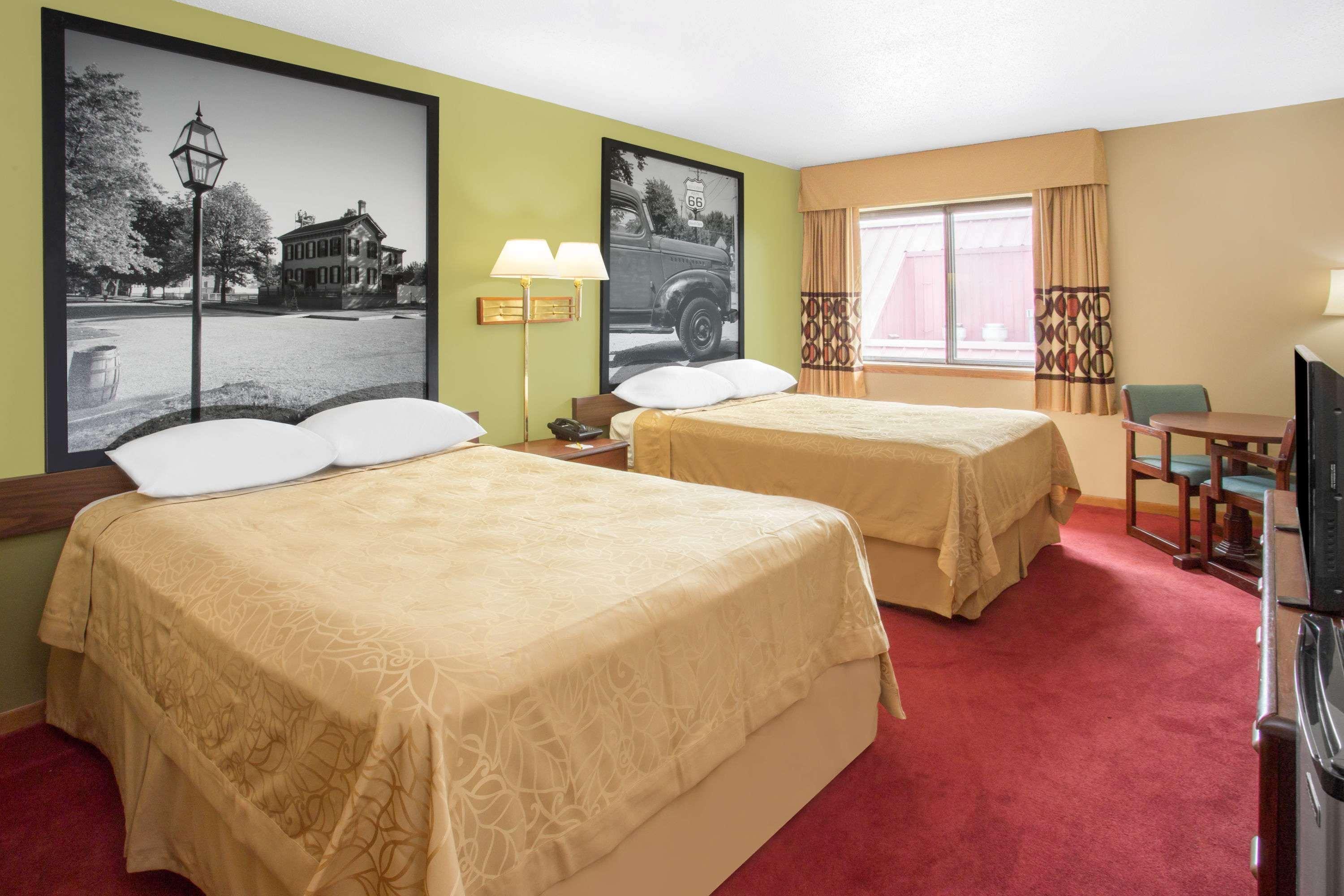 Super 8 By Wyndham Normal Motel Bloomington