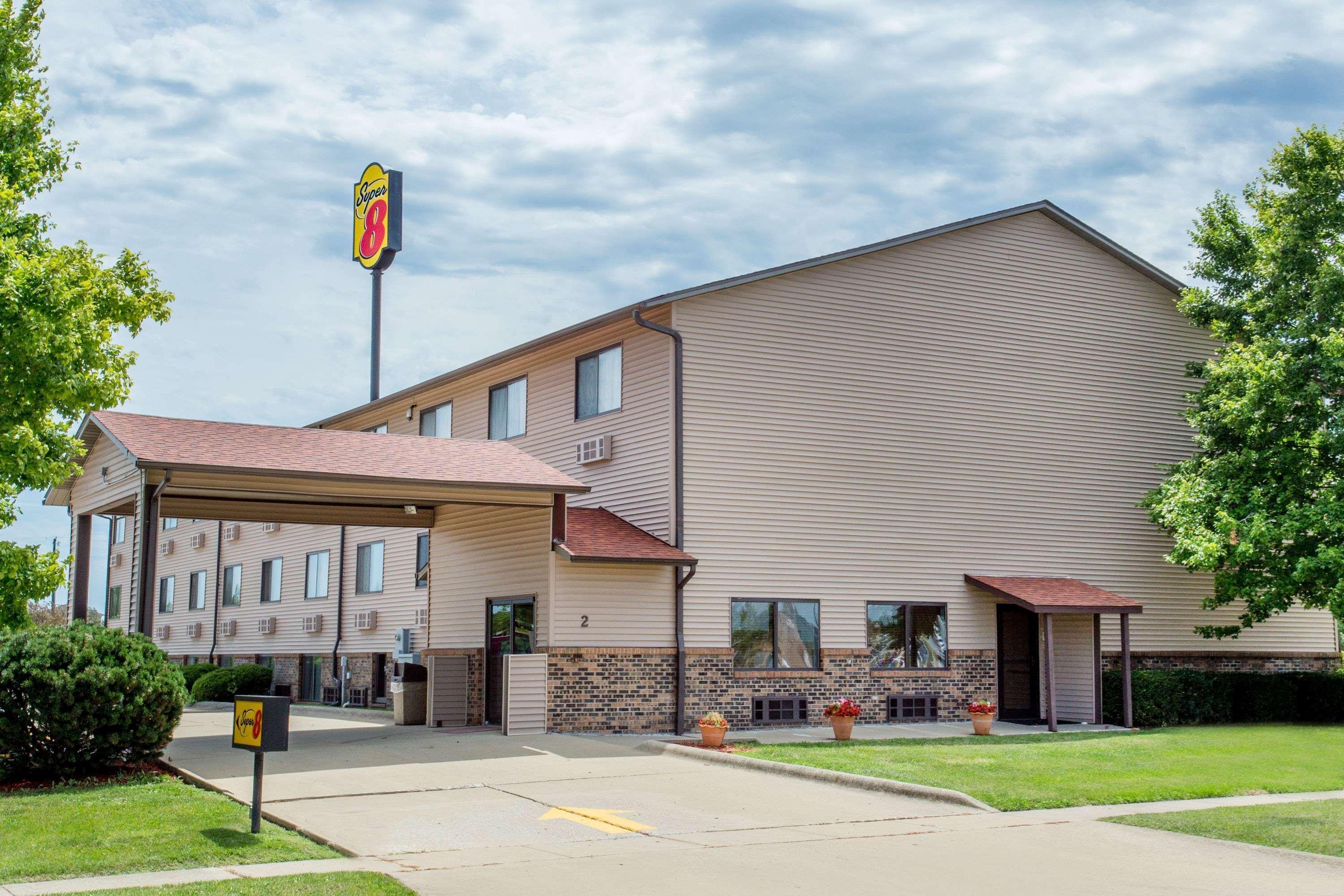 Super 8 By Wyndham Normal Motel Bloomington