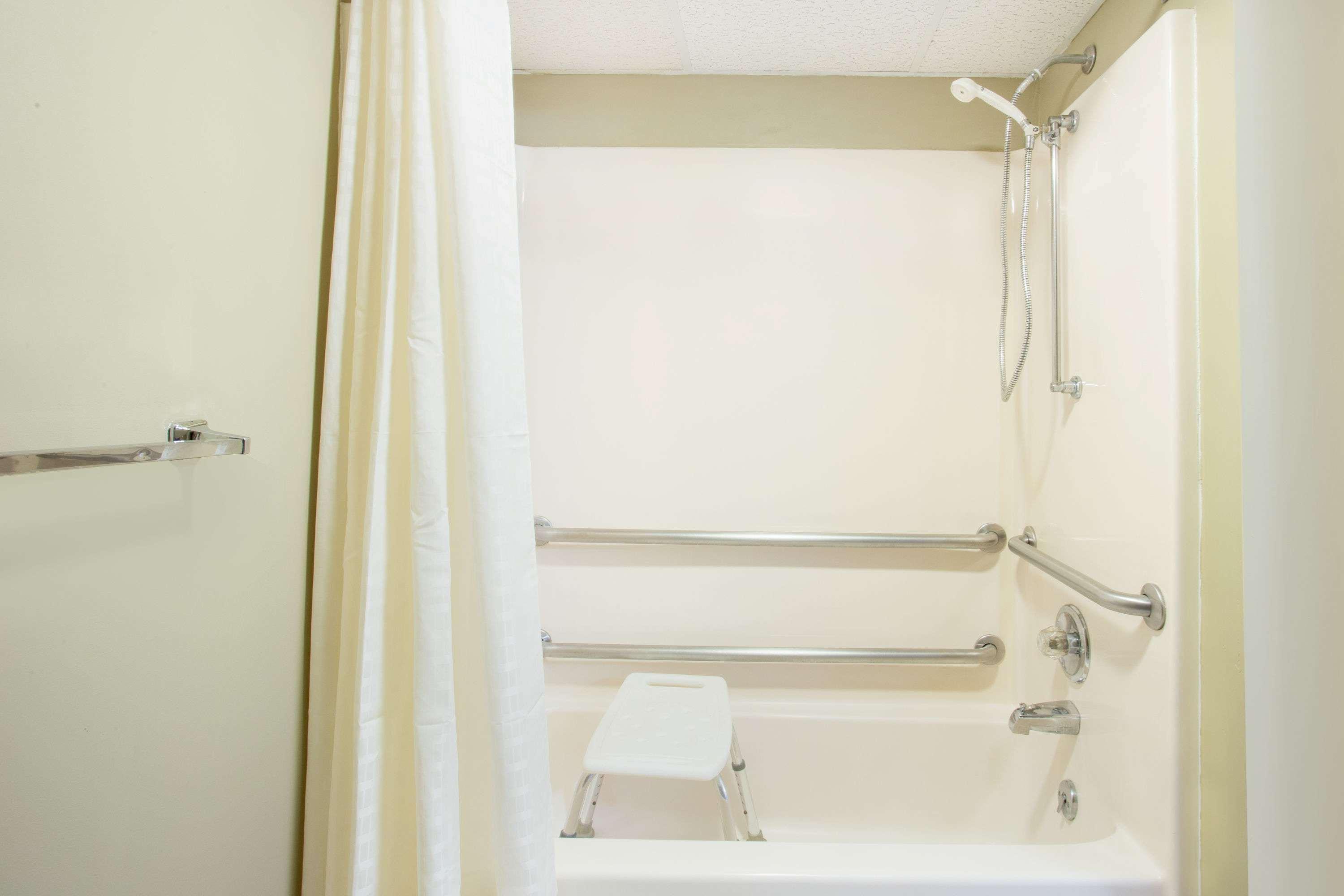 Super 8 By Wyndham Normal Motel Bloomington
